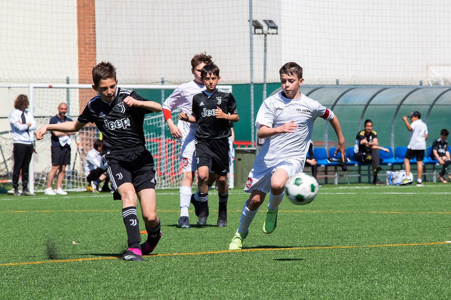 Materiale per CALCIO MASCHILE & FEMMINILE